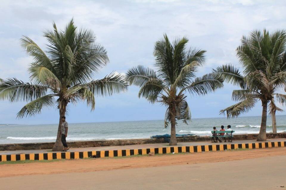 Bheemunipatnam Beach in Visakhapatnam is the most preferrred beaches to visit along withf riends and family from Hyderabad overnight within 700 km