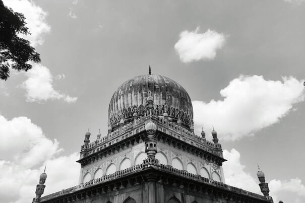 Qutub Shahi Tombs, Archaeological attraction to visit in Hyderabad